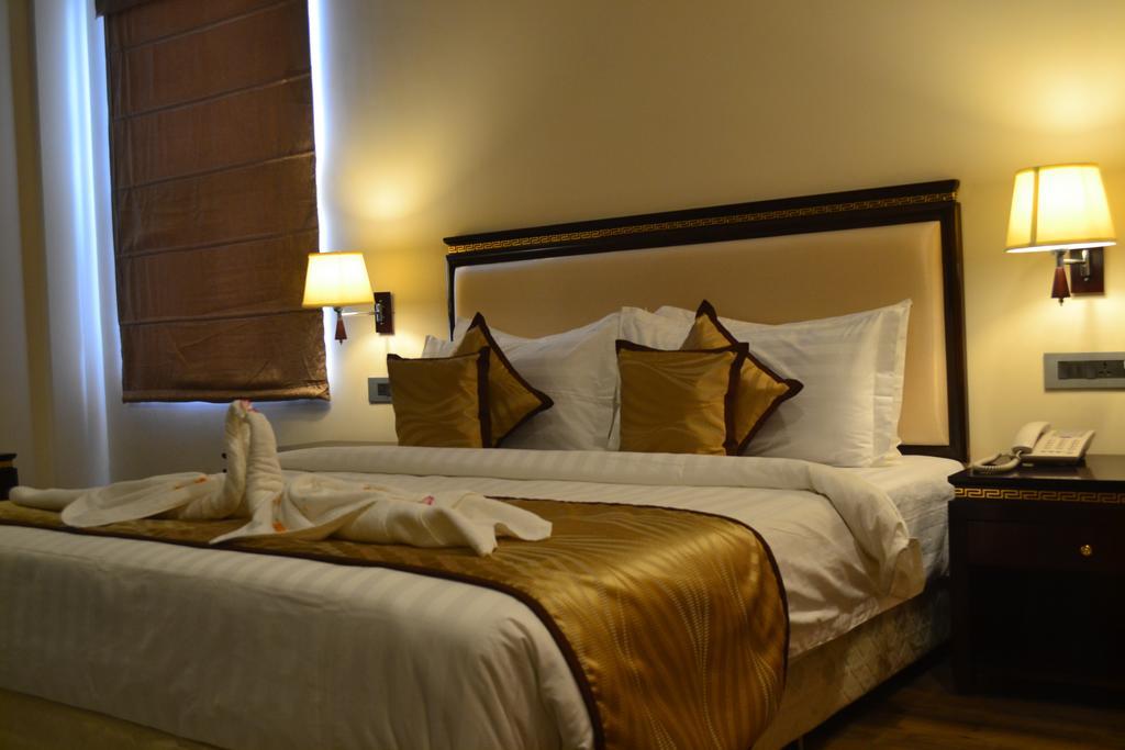 The Legend Hotel Prayagraj Room photo